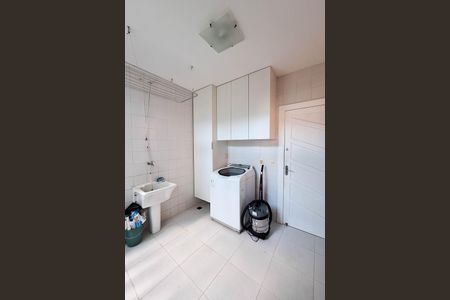 Casa à venda com 334m², 4 quartos e 3 vagas Casa à venda com 334m², 4 quartos e 3 vagasÁrea de Serviço