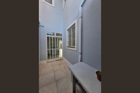 Casa à venda com 334m², 4 quartos e 3 vagas Casa à venda com 334m², 4 quartos e 3 vagasÁrea comum
