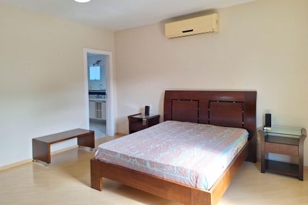 Casa à venda com 334m², 4 quartos e 3 vagas Casa à venda com 334m², 4 quartos e 3 vagasSuíte 3