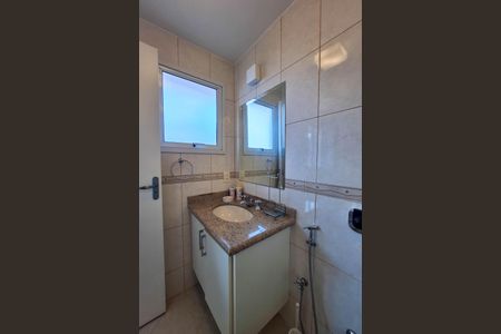 Casa à venda com 334m², 4 quartos e 3 vagas Casa à venda com 334m², 4 quartos e 3 vagasBanheiro Social