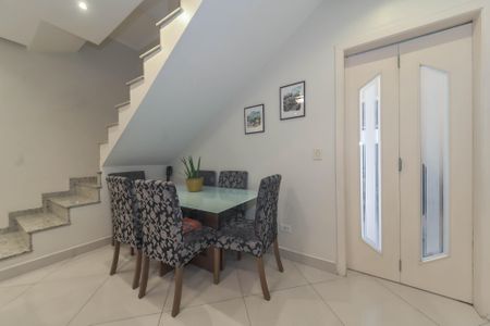 Casa à venda com 120m², 2 quartos e 2 vagas Casa à venda com 120m², 2 quartos e 2 vagasSala