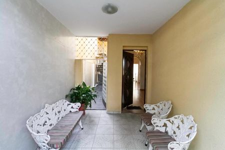 Casa à venda com 250m², 3 quartos e 2 vagas Casa à venda com 250m², 3 quartos e 2 vagasEntrada