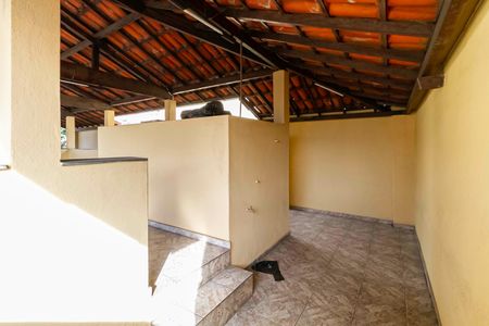 Casa à venda com 250m², 3 quartos e 2 vagas Casa à venda com 250m², 3 quartos e 2 vagasTerraço