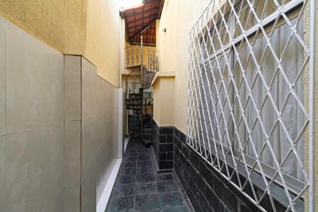 Casa à venda com 250m², 3 quartos e 2 vagas Casa à venda com 250m², 3 quartos e 2 vagasCorredor