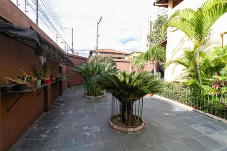 Casa à venda com 250m², 3 quartos e 2 vagas Casa à venda com 250m², 3 quartos e 2 vagasQuintal