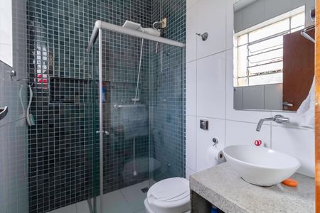Casa à venda com 250m², 3 quartos e 2 vagas Casa à venda com 250m², 3 quartos e 2 vagasBanheiro social