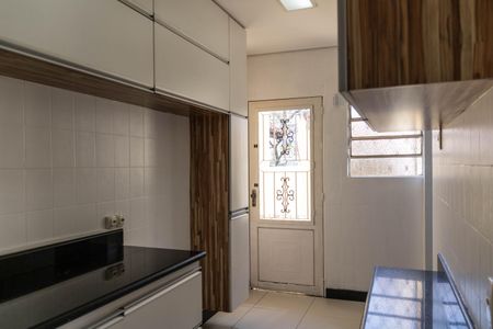 Casa à venda com 250m², 3 quartos e 2 vagas Casa à venda com 250m², 3 quartos e 2 vagasCozinha