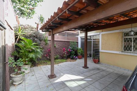 Casa à venda com 250m², 3 quartos e 2 vagas Casa à venda com 250m², 3 quartos e 2 vagasEntrada