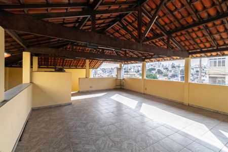 Casa à venda com 250m², 3 quartos e 2 vagas Casa à venda com 250m², 3 quartos e 2 vagasTerraço