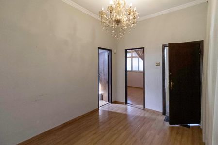 Casa à venda com 250m², 3 quartos e 2 vagas Casa à venda com 250m², 3 quartos e 2 vagasSala