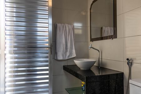 Casa à venda com 250m², 3 quartos e 2 vagas Casa à venda com 250m², 3 quartos e 2 vagasBanheiro