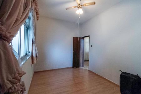 Casa à venda com 250m², 3 quartos e 2 vagas Casa à venda com 250m², 3 quartos e 2 vagasQuarto 1