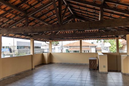 Casa à venda com 250m², 3 quartos e 2 vagas Casa à venda com 250m², 3 quartos e 2 vagasTerraço