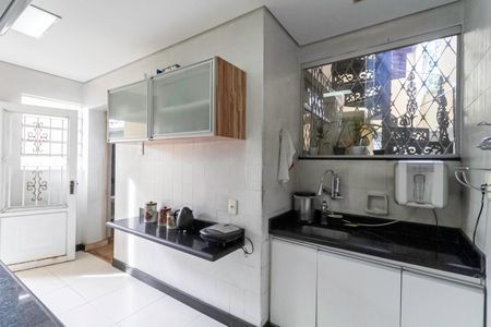 Casa à venda com 250m², 3 quartos e 2 vagas Casa à venda com 250m², 3 quartos e 2 vagasCozinha