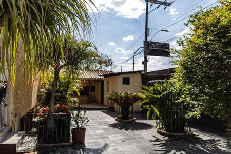 Casa à venda com 250m², 3 quartos e 2 vagas Casa à venda com 250m², 3 quartos e 2 vagasQuintal