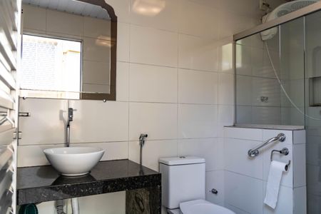 Casa à venda com 250m², 3 quartos e 2 vagas Casa à venda com 250m², 3 quartos e 2 vagasBanheiro