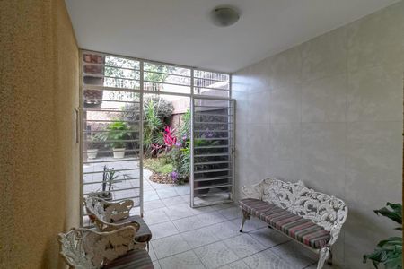 Casa à venda com 250m², 3 quartos e 2 vagas Casa à venda com 250m², 3 quartos e 2 vagasEntrada