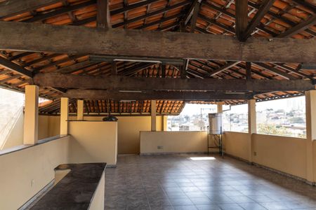 Casa à venda com 250m², 3 quartos e 2 vagas Casa à venda com 250m², 3 quartos e 2 vagasTerraço