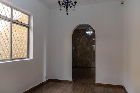 Casa à venda com 250m², 3 quartos e 2 vagas Casa à venda com 250m², 3 quartos e 2 vagasSala