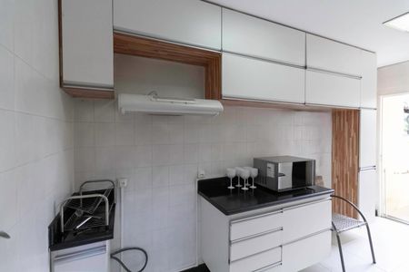 Casa à venda com 250m², 3 quartos e 2 vagas Casa à venda com 250m², 3 quartos e 2 vagasCozinha