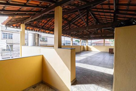 Casa à venda com 250m², 3 quartos e 2 vagas Casa à venda com 250m², 3 quartos e 2 vagasTerraço