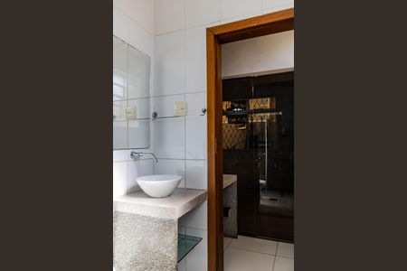 Casa à venda com 250m², 3 quartos e 2 vagas Casa à venda com 250m², 3 quartos e 2 vagasBanheiro