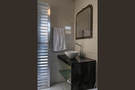 Casa à venda com 250m², 3 quartos e 2 vagas Casa à venda com 250m², 3 quartos e 2 vagasBanheiro