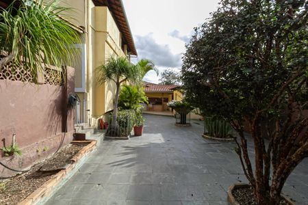 Casa à venda com 250m², 3 quartos e 2 vagas Casa à venda com 250m², 3 quartos e 2 vagasQuintal