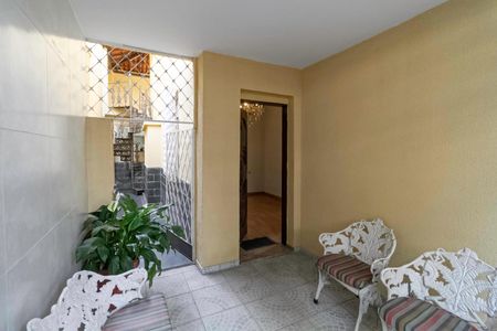 Casa à venda com 250m², 3 quartos e 2 vagas Casa à venda com 250m², 3 quartos e 2 vagasEntrada