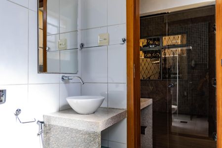 Casa à venda com 250m², 3 quartos e 2 vagas Casa à venda com 250m², 3 quartos e 2 vagasBanheiro