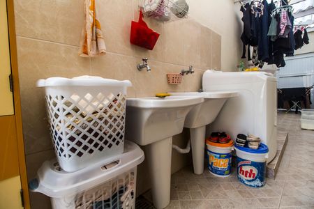 Casa de condomínio à venda com 390m², 4 quartos e 2 vagas Casa de condomínio à venda com 390m², 4 quartos e 2 vagasÁrea de Serviço