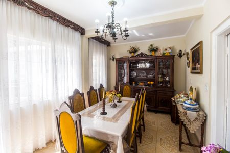 Casa de condomínio à venda com 390m², 4 quartos e 2 vagas Casa de condomínio à venda com 390m², 4 quartos e 2 vagasSala de Jantar