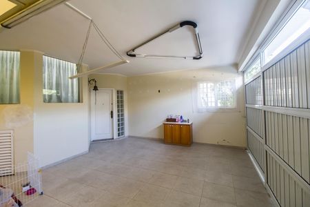 Casa de condomínio à venda com 390m², 4 quartos e 2 vagas Casa de condomínio à venda com 390m², 4 quartos e 2 vagasGaragem