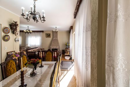 Casa de condomínio à venda com 390m², 4 quartos e 2 vagas Casa de condomínio à venda com 390m², 4 quartos e 2 vagasSala de Jantar