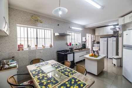 Casa de condomínio à venda com 390m², 4 quartos e 2 vagas Casa de condomínio à venda com 390m², 4 quartos e 2 vagasCozinha