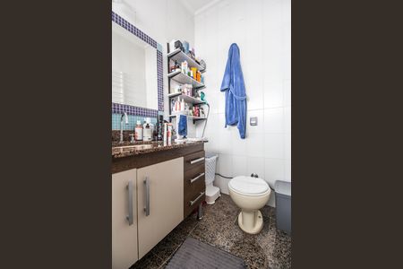 Casa de condomínio à venda com 390m², 4 quartos e 2 vagas Casa de condomínio à venda com 390m², 4 quartos e 2 vagasBanheiro da Suíte 4