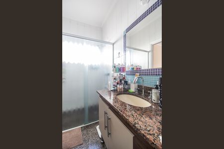 Casa de condomínio à venda com 390m², 4 quartos e 2 vagas Casa de condomínio à venda com 390m², 4 quartos e 2 vagasBanheiro da Suíte 4