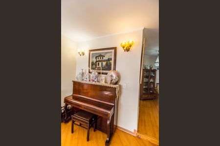 Casa de condomínio à venda com 390m², 4 quartos e 2 vagas Casa de condomínio à venda com 390m², 4 quartos e 2 vagasSala