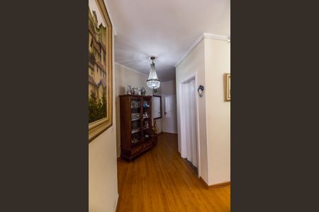 Casa de condomínio à venda com 390m², 4 quartos e 2 vagas Casa de condomínio à venda com 390m², 4 quartos e 2 vagasSala