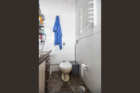 Casa de condomínio à venda com 390m², 4 quartos e 2 vagas Casa de condomínio à venda com 390m², 4 quartos e 2 vagasBanheiro da Suíte 4