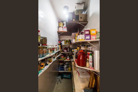 Casa de condomínio à venda com 390m², 4 quartos e 2 vagas Casa de condomínio à venda com 390m², 4 quartos e 2 vagasDespensa