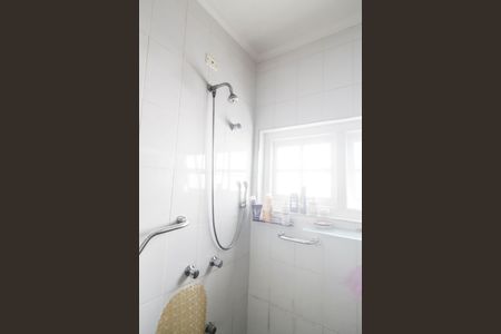 Casa de condomínio à venda com 390m², 4 quartos e 2 vagas Casa de condomínio à venda com 390m², 4 quartos e 2 vagasBanheiro da Suíte 1