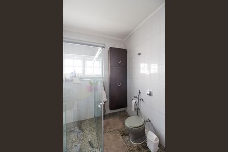 Casa de condomínio à venda com 390m², 4 quartos e 2 vagas Casa de condomínio à venda com 390m², 4 quartos e 2 vagasBanheiro da Suíte 1