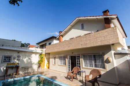 Casa de condomínio à venda com 390m², 4 quartos e 2 vagas Casa de condomínio à venda com 390m², 4 quartos e 2 vagasPiscina