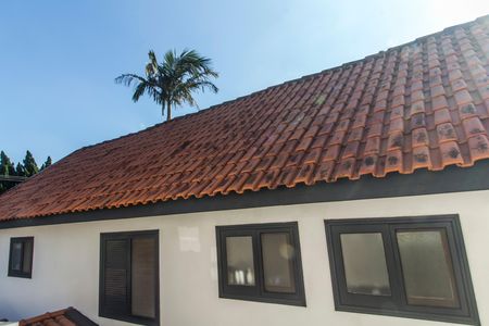 Casa de condomínio à venda com 390m², 4 quartos e 2 vagas Casa de condomínio à venda com 390m², 4 quartos e 2 vagasVista da Suíte 2