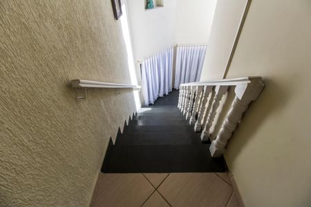 Casa de condomínio à venda com 390m², 4 quartos e 2 vagas Casa de condomínio à venda com 390m², 4 quartos e 2 vagasEscada