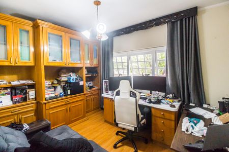 Casa de condomínio à venda com 390m², 4 quartos e 2 vagas Casa de condomínio à venda com 390m², 4 quartos e 2 vagasEscritório