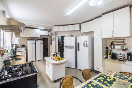 Casa de condomínio à venda com 390m², 4 quartos e 2 vagas Casa de condomínio à venda com 390m², 4 quartos e 2 vagasCozinha