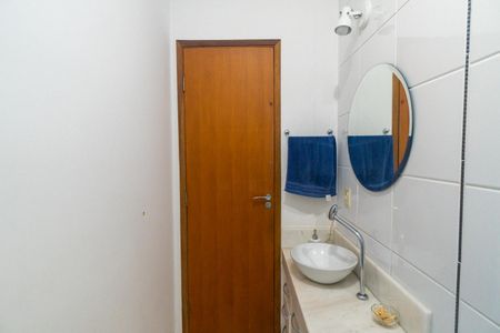 Casa à venda com 464m², 5 quartos e 5 vagas Casa à venda com 464m², 5 quartos e 5 vagasCasa 2 - Banheiro Social