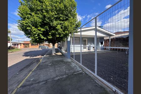 Casa à venda com 79m², 3 quartos e 4 vagas Casa à venda com 79m², 3 quartos e 4 vagasFachada